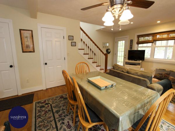 Cape Cod Home 995248
