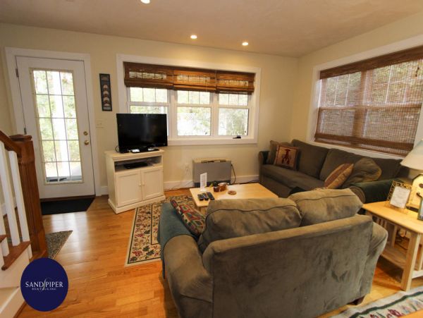 Cape Cod Home 995248