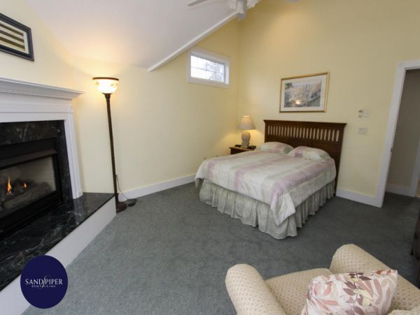 Cape Cod Home 995248