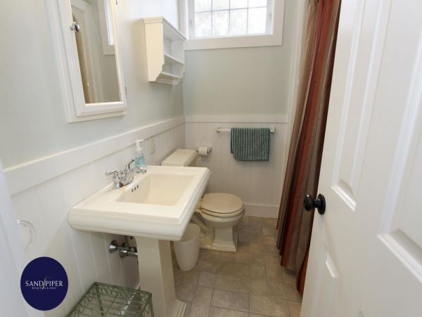 Cape Cod Home 995248
