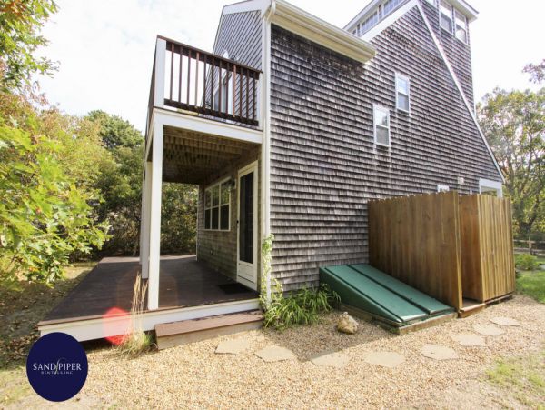Cape Cod Home 995248