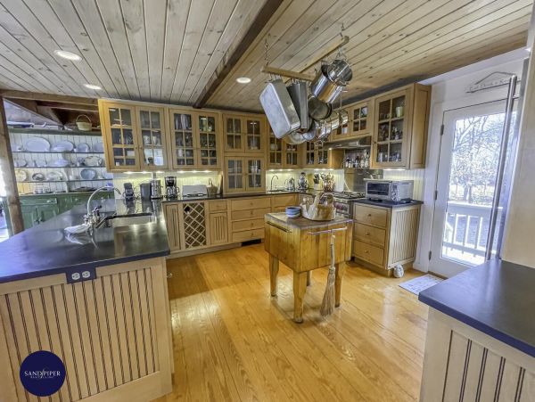 Cape Cod Home 995249