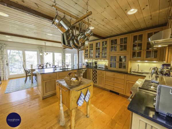Cape Cod Home 995249