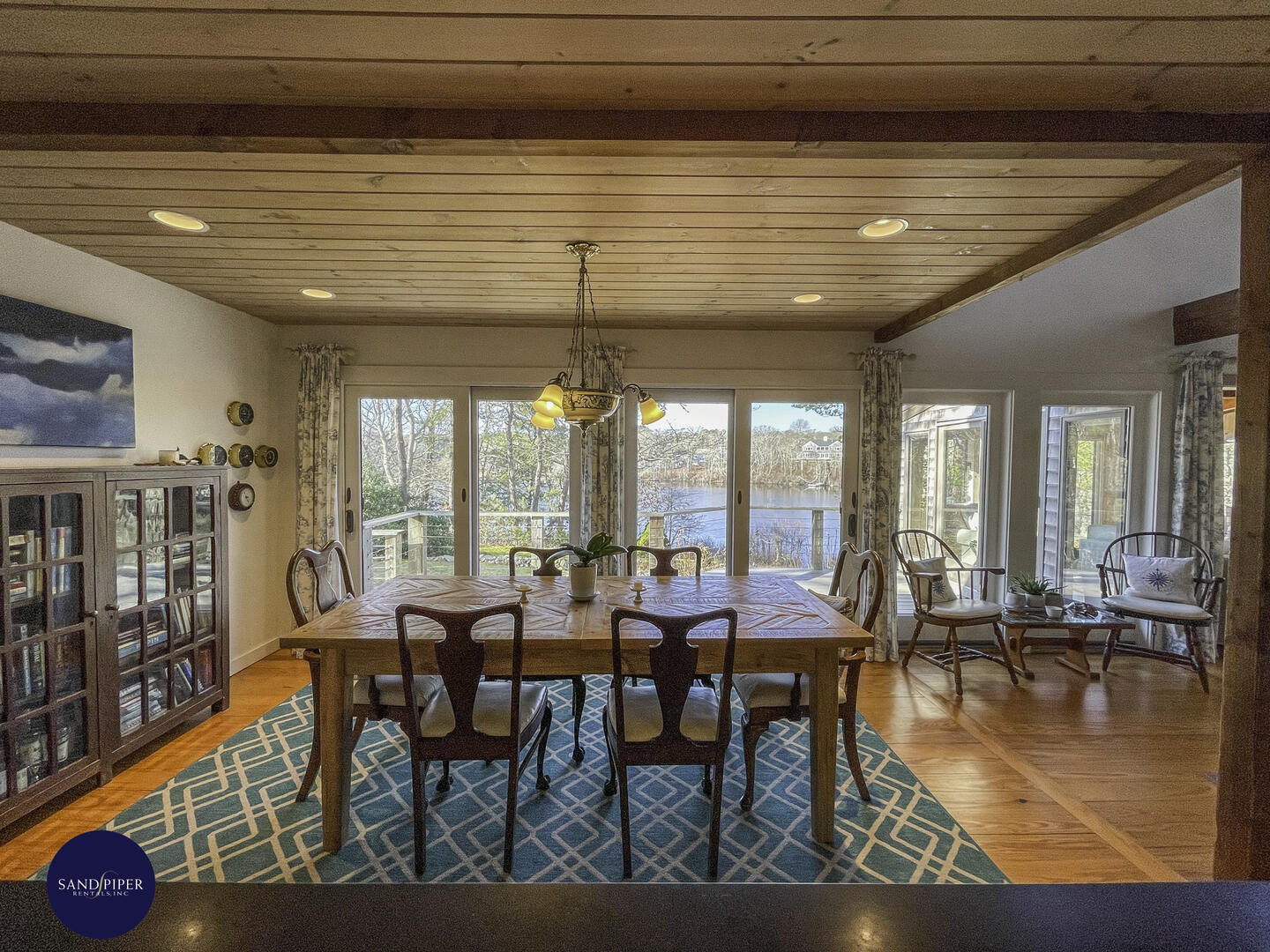 Cape Cod Home 995249