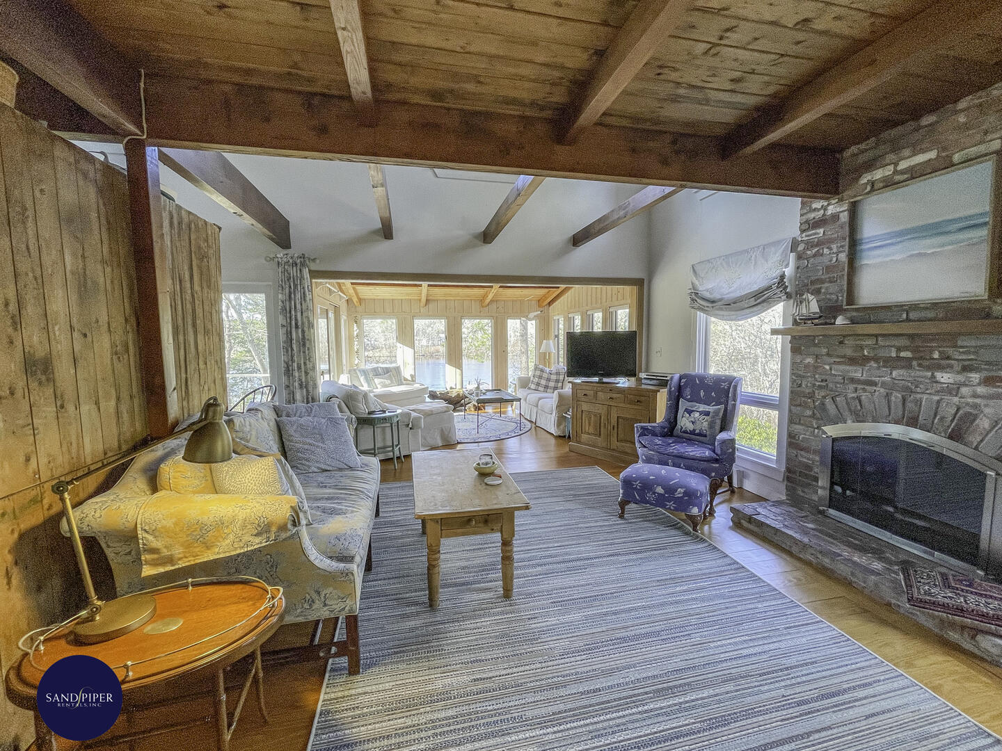 Cape Cod Home 995249