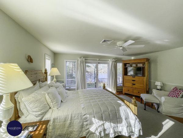 Cape Cod Home 995249