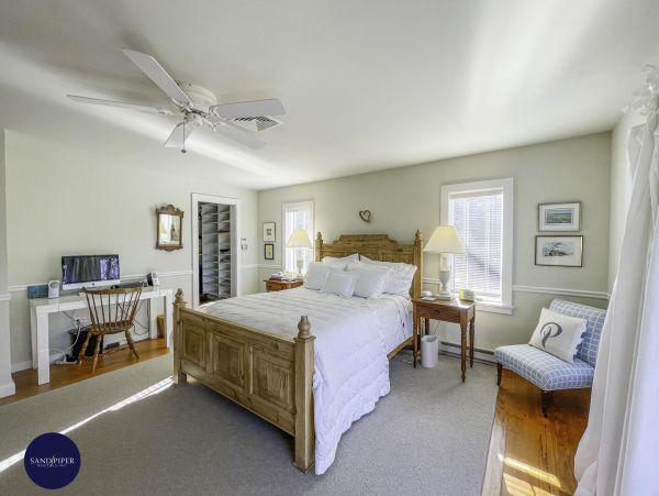 Cape Cod Home 995249