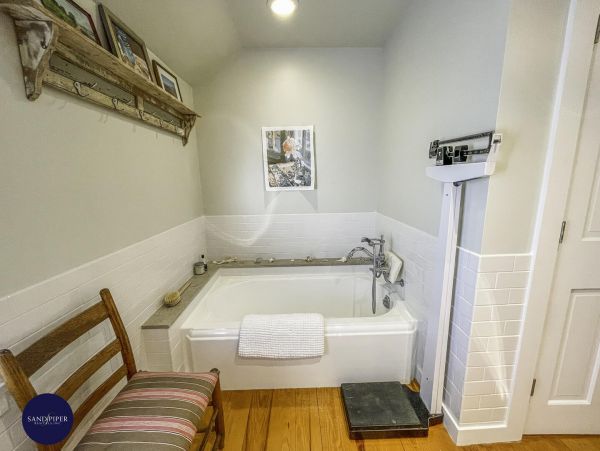 Cape Cod Home 995249