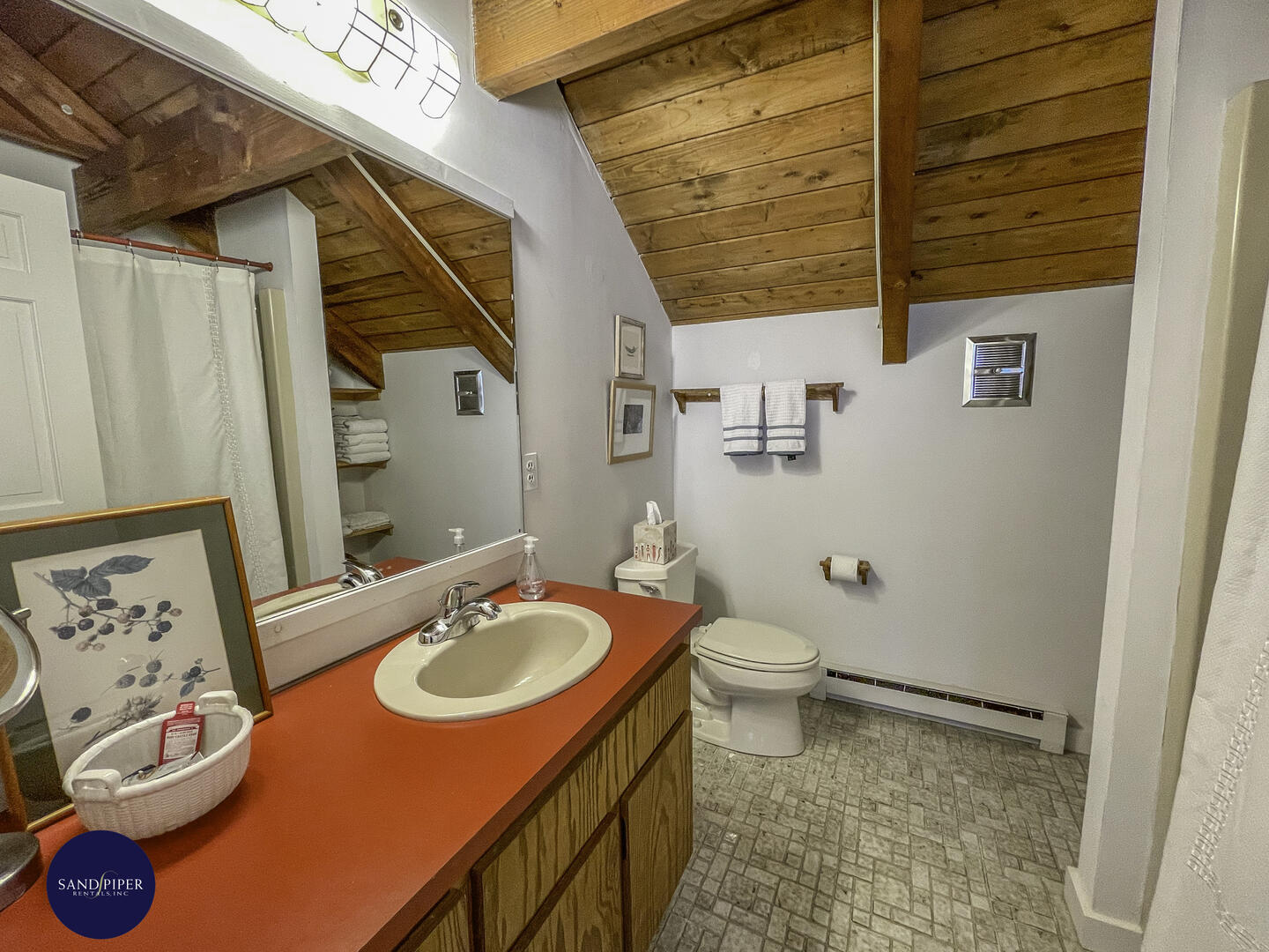 Cape Cod Home 995249