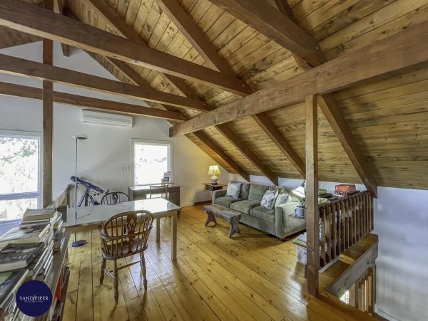Cape Cod Home 995249