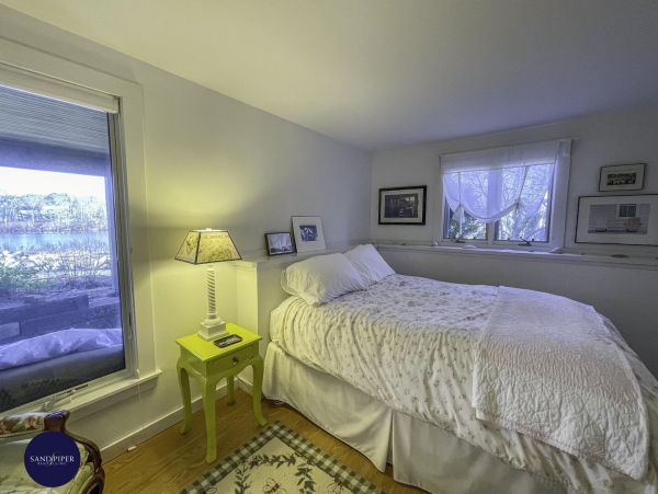 Cape Cod Home 995249