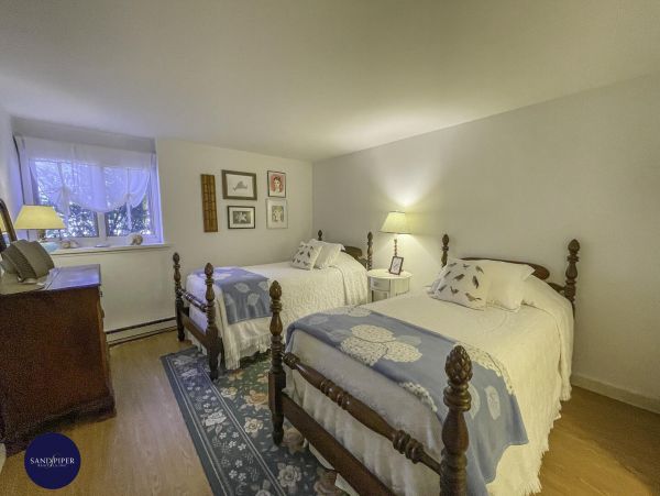 Cape Cod Home 995249