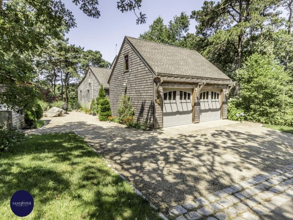 Cape Cod Home 995249