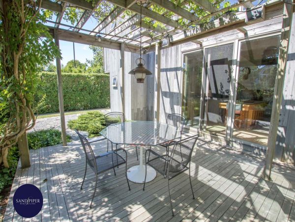 Cape Cod Home 995252