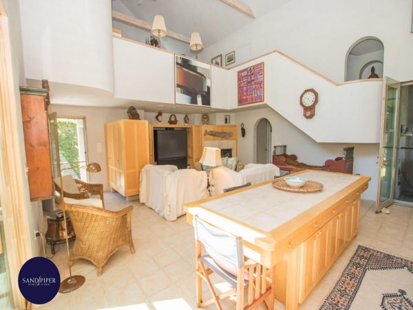 Cape Cod Home 995252