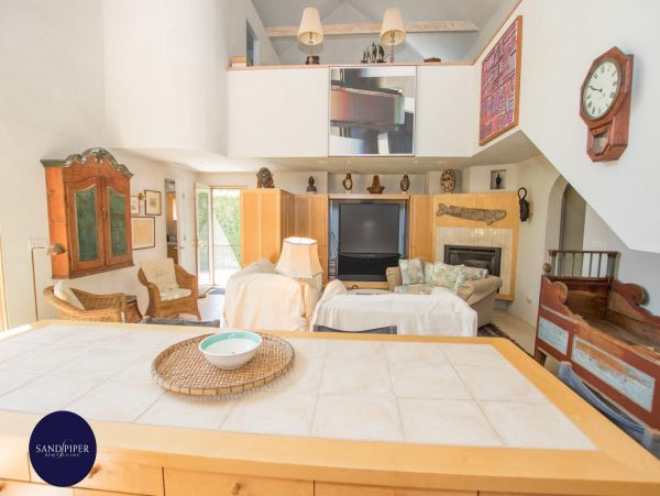 Cape Cod Home 995252