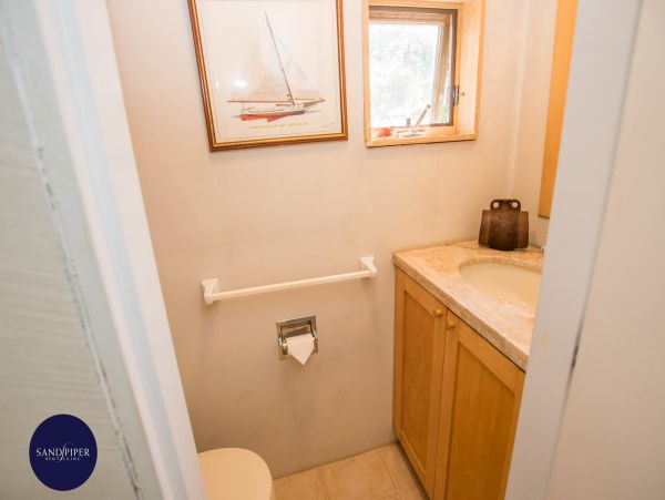 Cape Cod Home 995252