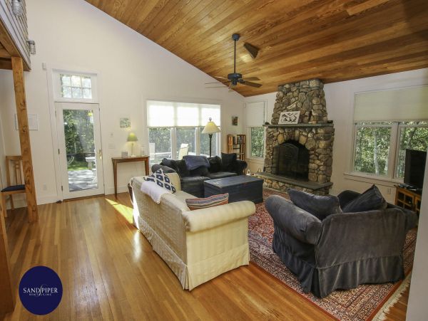 Cape Cod Home 995253