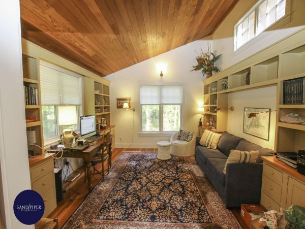 Cape Cod Home 995253