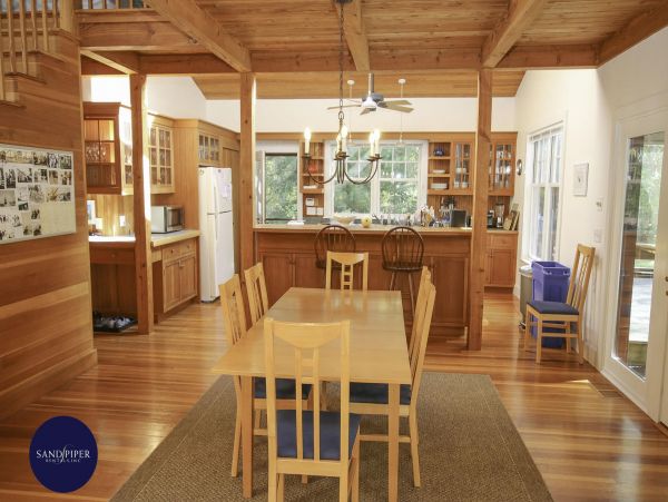 Cape Cod Home 995253