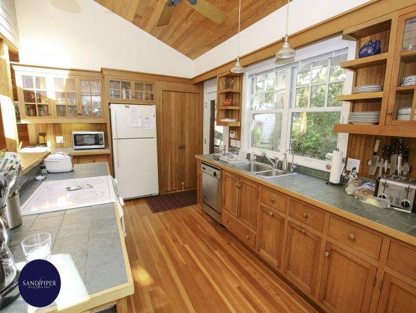 Cape Cod Home 995253