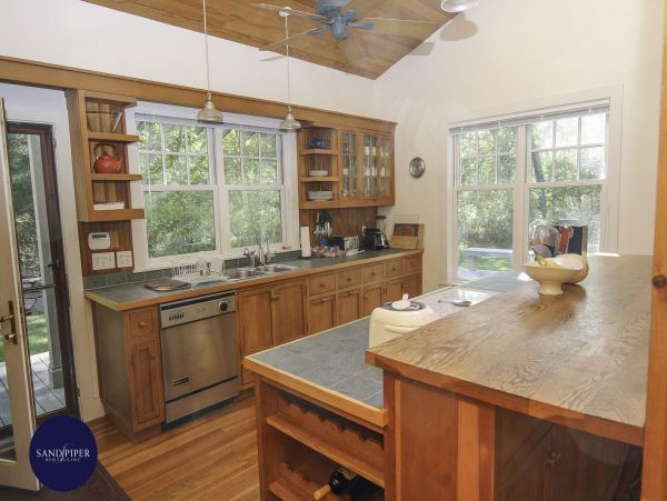 Cape Cod Home 995253