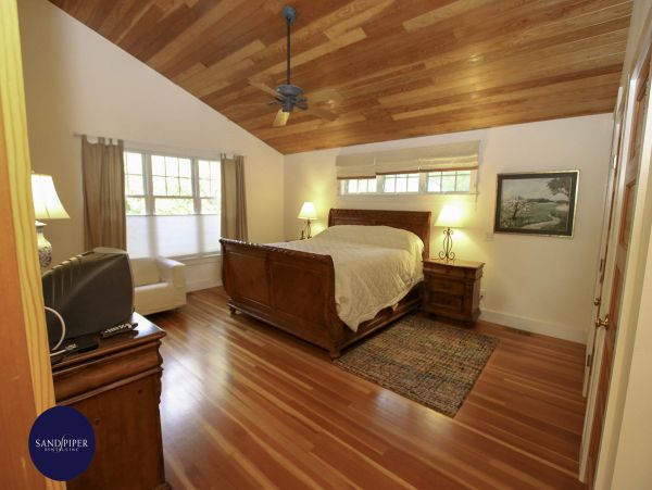 Cape Cod Home 995253