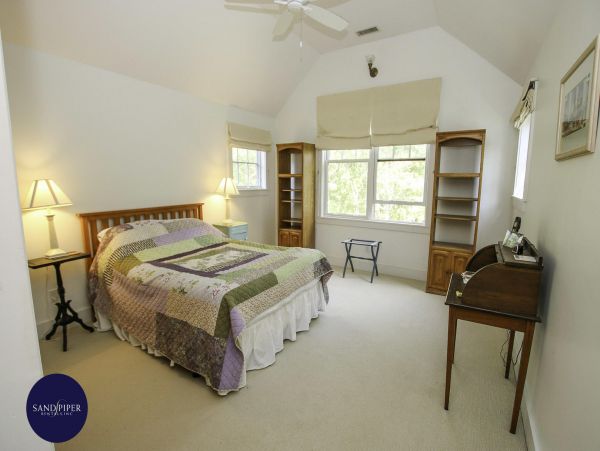 Cape Cod Home 995253