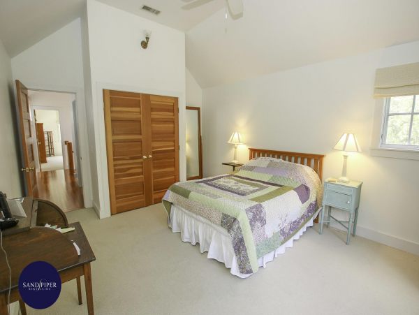 Cape Cod Home 995253