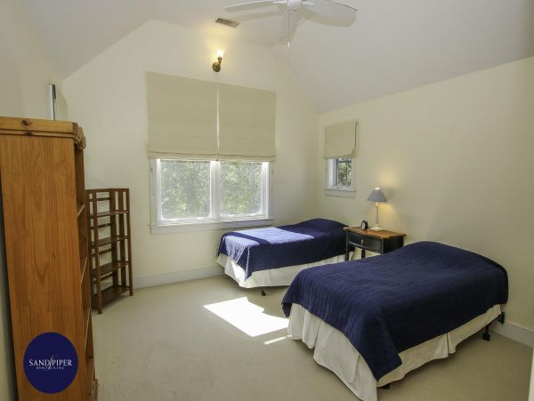 Cape Cod Home 995253