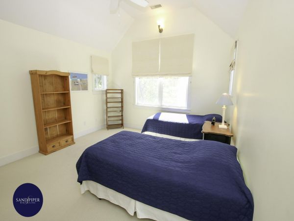 Cape Cod Home 995253