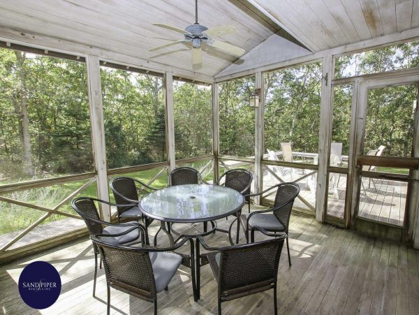 Cape Cod Home 995253