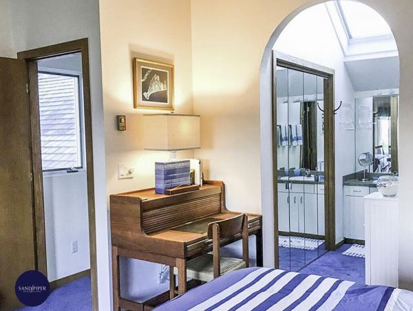Cape Cod Home 995254