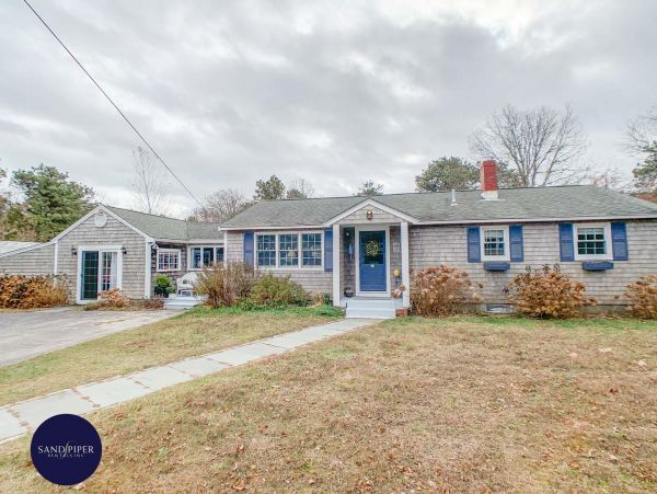 Cape Cod Home 995255