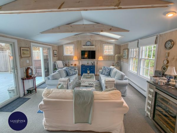 Cape Cod Home 995255