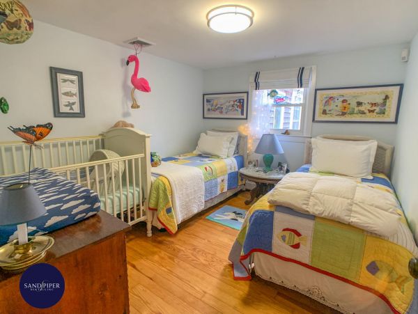 Cape Cod Home 995255