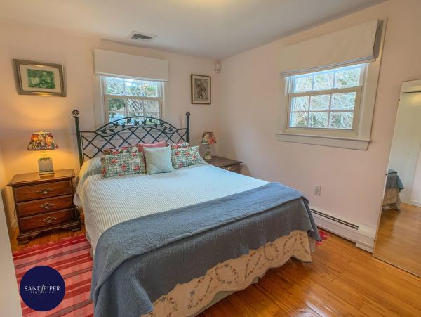 Cape Cod Home 995255