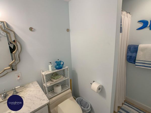 Cape Cod Home 995255