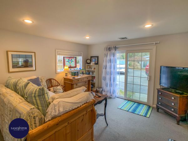 Cape Cod Home 995255