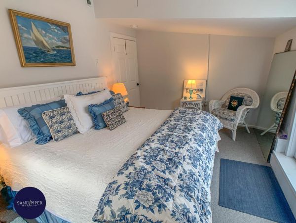 Cape Cod Home 995255