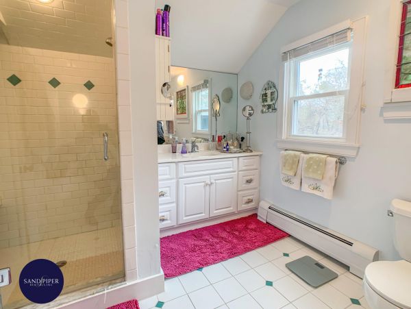 Cape Cod Home 995255