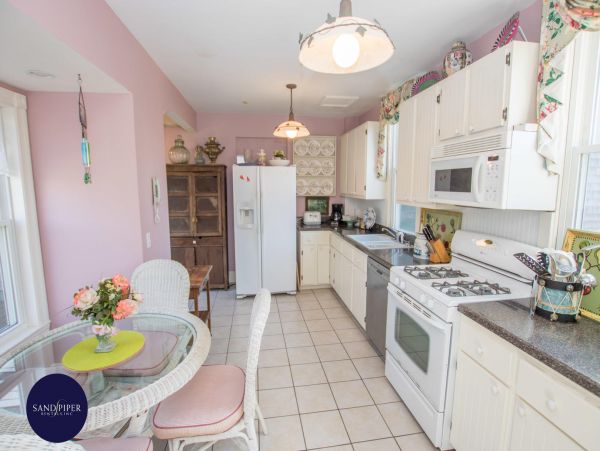 Cape Cod Home 995256