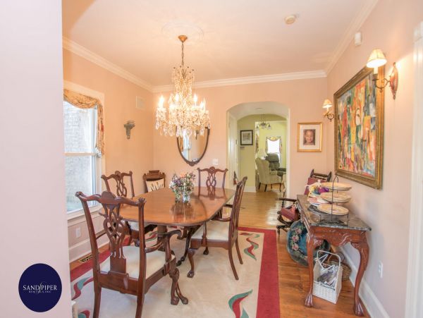 Cape Cod Home 995256