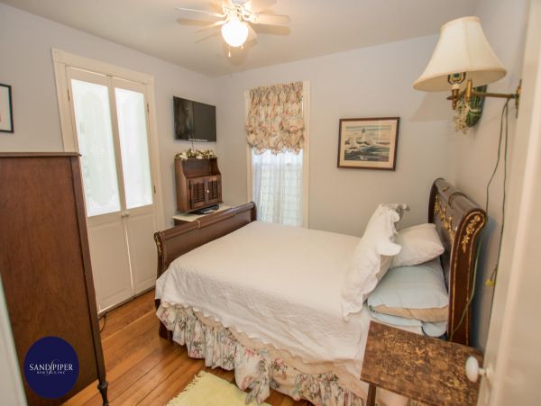 Cape Cod Home 995256