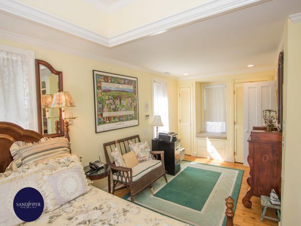 Cape Cod Home 995256