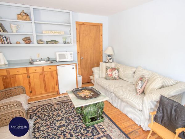 Cape Cod Home 995256