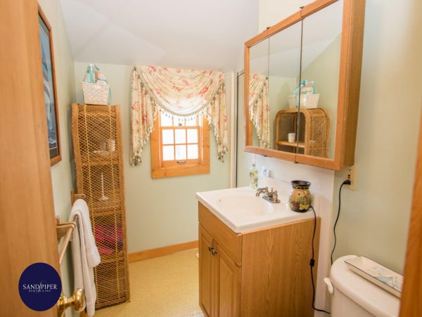 Cape Cod Home 995256