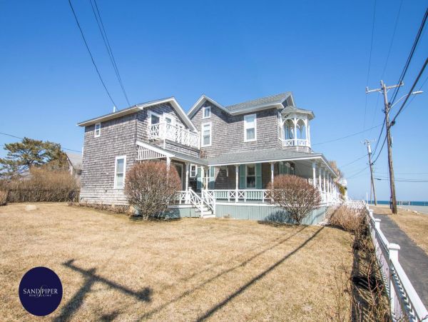 Cape Cod Home 995256
