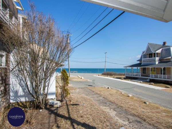 Cape Cod Home 995256