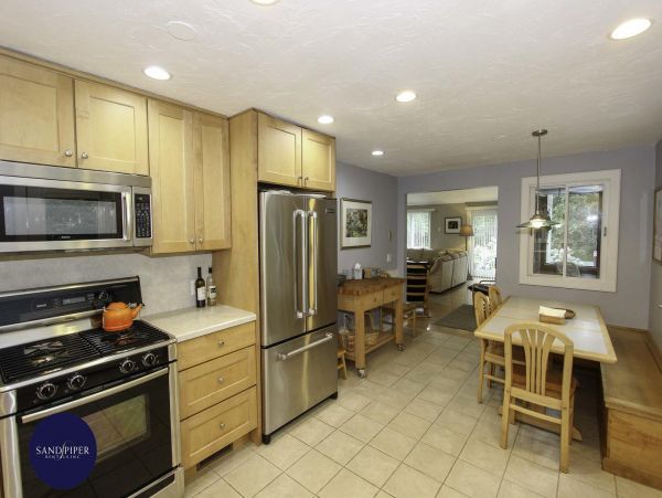 Cape Cod Home 995258